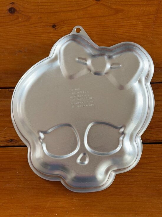 Wilton Other - Wilton Monster High Cake Pan (Rare and Collectible)